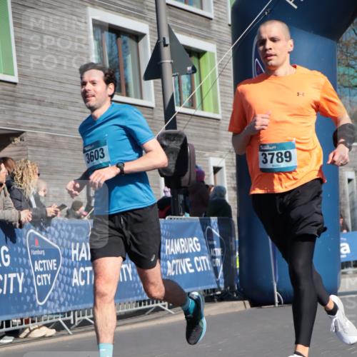 06.04.2025 - 44. Internationalen Wilhelmsburger Insellauf A. Gomolzig http://msf.ph/oto/7572086 06.04.2025 10:44:57 Ziel 3603, 3789, 4480 meine-sportfotos.de