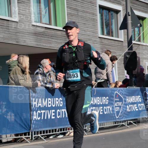 06.04.2025 - 44. Internationalen Wilhelmsburger Insellauf A. Gomolzig http://msf.ph/oto/7572168 06.04.2025 10:44:46 Ziel 3498, 3893, 3916, 4097 meine-sportfotos.de