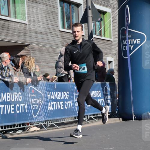 06.04.2025 - 44. Internationalen Wilhelmsburger Insellauf A. Gomolzig http://msf.ph/oto/7572197 06.04.2025 10:44:44 Ziel 3498, 3893, 3916, 4097 meine-sportfotos.de