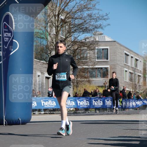 06.04.2025 - 44. Internationalen Wilhelmsburger Insellauf A. Gomolzig http://msf.ph/oto/7572208 06.04.2025 10:44:40 Ziel 3498, 3829, 3893, 3916, 3982, 4025, 4304, 4371, 4372, 5087, 5088 meine-sportfotos.de