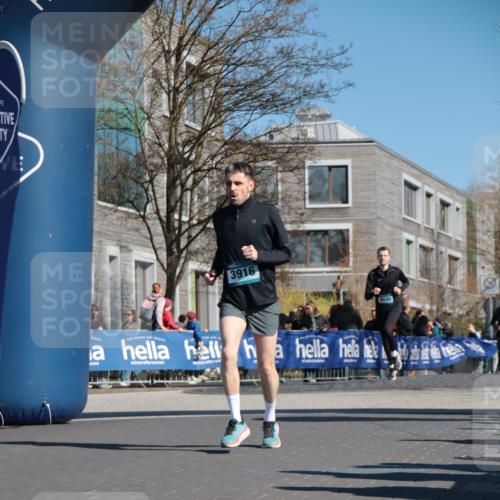 06.04.2025 - 44. Internationalen Wilhelmsburger Insellauf A. Gomolzig http://msf.ph/oto/7572218 06.04.2025 10:44:40 Ziel 3498, 3829, 3893, 3916, 3982, 4025, 4304, 4371, 4372, 5087, 5088 meine-sportfotos.de