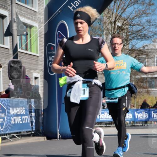 06.04.2025 - 44. Internationalen Wilhelmsburger Insellauf A. Gomolzig http://msf.ph/oto/7572235 06.04.2025 10:44:37 Ziel 3829, 3916, 3982, 4025, 4304, 4371, 4372, 5087, 5088 meine-sportfotos.de