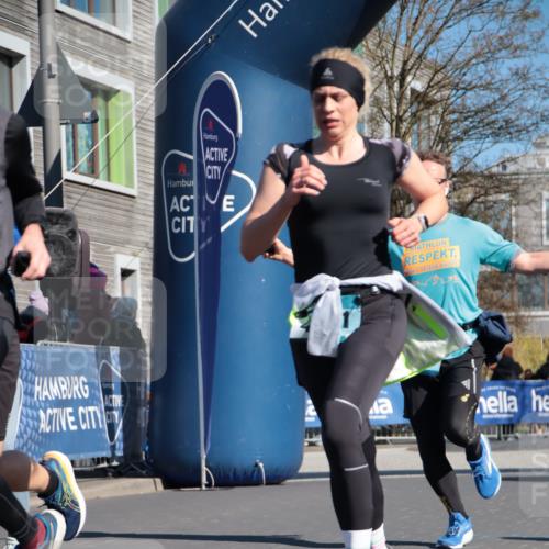 06.04.2025 - 44. Internationalen Wilhelmsburger Insellauf A. Gomolzig http://msf.ph/oto/7572238 06.04.2025 10:44:37 Ziel 3829, 3916, 3982, 4025, 4304, 4371, 4372, 5087, 5088 meine-sportfotos.de