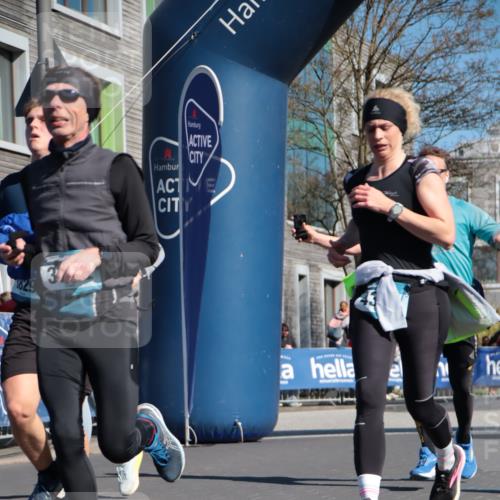 06.04.2025 - 44. Internationalen Wilhelmsburger Insellauf A. Gomolzig http://msf.ph/oto/7572246 06.04.2025 10:44:37 Ziel 3829, 3916, 3982, 4025, 4304, 4371, 4372, 5087, 5088 meine-sportfotos.de