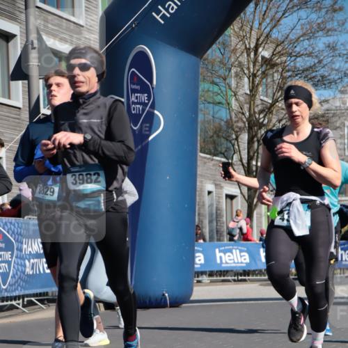 06.04.2025 - 44. Internationalen Wilhelmsburger Insellauf A. Gomolzig http://msf.ph/oto/7572250 06.04.2025 10:44:36 Ziel 3030, 3031, 3829, 3916, 3982, 4025, 4304, 4371, 4372, 5087, 5088 meine-sportfotos.de