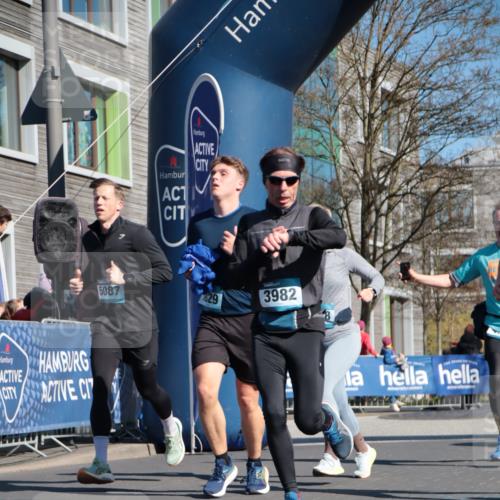 06.04.2025 - 44. Internationalen Wilhelmsburger Insellauf A. Gomolzig http://msf.ph/oto/7572266 06.04.2025 10:44:36 Ziel 3030, 3031, 3829, 3916, 3982, 4025, 4304, 4371, 4372, 5087, 5088 meine-sportfotos.de