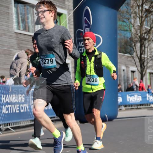 06.04.2025 - 44. Internationalen Wilhelmsburger Insellauf A. Gomolzig http://msf.ph/oto/7572331 06.04.2025 10:44:31 Ziel 3030, 3031, 3279, 3518, 3982, 4025, 4304, 4371, 4372, 4405, 4549, 5087, 5088 meine-sportfotos.de