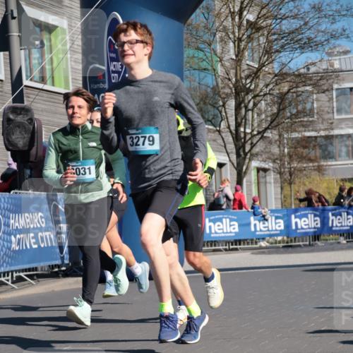 06.04.2025 - 44. Internationalen Wilhelmsburger Insellauf A. Gomolzig http://msf.ph/oto/7572336 06.04.2025 10:44:30 Ziel 3030, 3031, 3279, 3518, 4025, 4372, 4405, 4549 meine-sportfotos.de