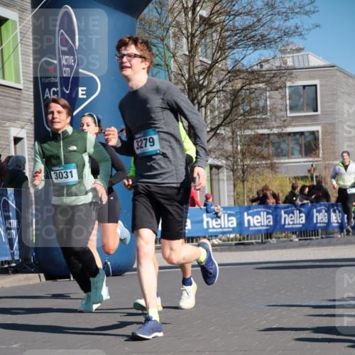 06.04.2025 - 44. Internationalen Wilhelmsburger Insellauf A. Gomolzig http://msf.ph/oto/7572340 06.04.2025 10:44:30 Ziel 3030, 3031, 3279, 3518, 4025, 4372, 4405, 4549 meine-sportfotos.de