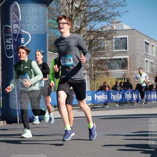 06.04.2025 - 44. Internationalen Wilhelmsburger Insellauf A. Gomolzig http://msf.ph/oto/7572343 06.04.2025 10:44:30 Ziel 3030, 3031, 3279, 3518, 4025, 4372, 4405, 4549 meine-sportfotos.de