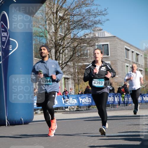 06.04.2025 - 44. Internationalen Wilhelmsburger Insellauf A. Gomolzig http://msf.ph/oto/7572410 06.04.2025 10:44:23 Ziel 3232, 4393, 4394, 4405 meine-sportfotos.de