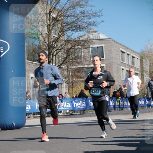 06.04.2025 - 44. Internationalen Wilhelmsburger Insellauf A. Gomolzig http://msf.ph/oto/7572414 06.04.2025 10:44:22 Ziel 3232, 4393, 4394, 4405 meine-sportfotos.de