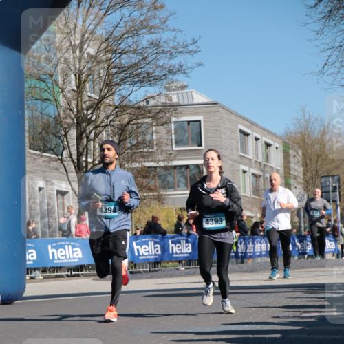 06.04.2025 - 44. Internationalen Wilhelmsburger Insellauf A. Gomolzig http://msf.ph/oto/7572423 06.04.2025 10:44:22 Ziel 3232, 4393, 4394, 4405 meine-sportfotos.de