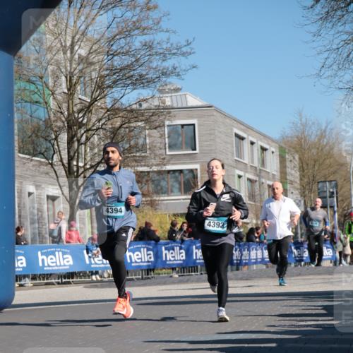 06.04.2025 - 44. Internationalen Wilhelmsburger Insellauf A. Gomolzig http://msf.ph/oto/7572427 06.04.2025 10:44:22 Ziel 3232, 4393, 4394, 4405 meine-sportfotos.de