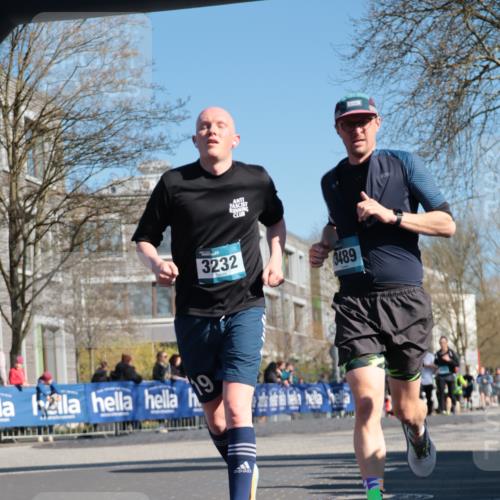 06.04.2025 - 44. Internationalen Wilhelmsburger Insellauf A. Gomolzig http://msf.ph/oto/7572437 06.04.2025 10:44:16 Ziel 3057, 3232, 3489, 4429, 5064 meine-sportfotos.de