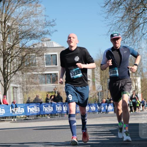 06.04.2025 - 44. Internationalen Wilhelmsburger Insellauf A. Gomolzig http://msf.ph/oto/7572452 06.04.2025 10:44:16 Ziel 3057, 3232, 3489, 4429, 5064 meine-sportfotos.de
