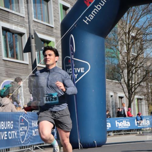 06.04.2025 - 44. Internationalen Wilhelmsburger Insellauf A. Gomolzig http://msf.ph/oto/7572456 06.04.2025 10:44:15 Ziel 3057, 3232, 3489, 4429, 5064 meine-sportfotos.de