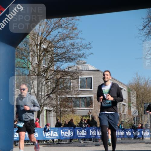 06.04.2025 - 44. Internationalen Wilhelmsburger Insellauf A. Gomolzig http://msf.ph/oto/7572501 06.04.2025 10:44:12 Ziel 3057, 3232, 3489, 4397, 4429, 5064 meine-sportfotos.de