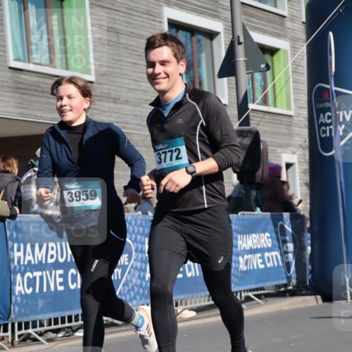 06.04.2025 - 44. Internationalen Wilhelmsburger Insellauf A. Gomolzig http://msf.ph/oto/7572516 06.04.2025 10:44:06 Ziel 3772, 3959, 4084, 4397 meine-sportfotos.de