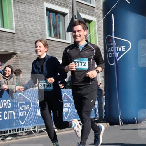 06.04.2025 - 44. Internationalen Wilhelmsburger Insellauf A. Gomolzig http://msf.ph/oto/7572523 06.04.2025 10:44:05 Ziel 3772, 3959, 4084, 4397 meine-sportfotos.de