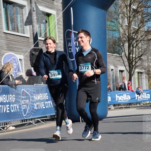 06.04.2025 - 44. Internationalen Wilhelmsburger Insellauf A. Gomolzig http://msf.ph/oto/7572540 06.04.2025 10:44:05 Ziel 3772, 3959, 4084, 4397 meine-sportfotos.de