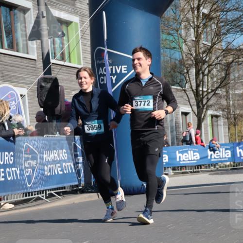 06.04.2025 - 44. Internationalen Wilhelmsburger Insellauf A. Gomolzig http://msf.ph/oto/7572544 06.04.2025 10:44:05 Ziel 3772, 3959, 4084, 4397 meine-sportfotos.de