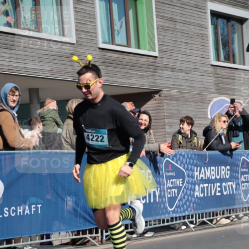 06.04.2025 - 44. Internationalen Wilhelmsburger Insellauf A. Gomolzig http://msf.ph/oto/7572559 06.04.2025 10:43:58 Ziel 4222, 4509, 5063 meine-sportfotos.de