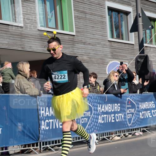 06.04.2025 - 44. Internationalen Wilhelmsburger Insellauf A. Gomolzig http://msf.ph/oto/7572564 06.04.2025 10:43:58 Ziel 4222, 4509, 5063 meine-sportfotos.de