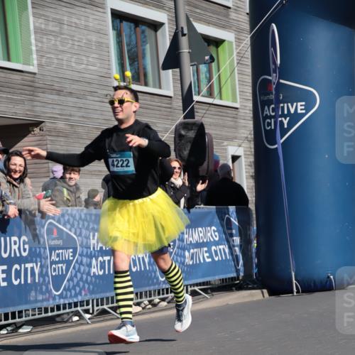 06.04.2025 - 44. Internationalen Wilhelmsburger Insellauf A. Gomolzig http://msf.ph/oto/7572577 06.04.2025 10:43:58 Ziel 4222, 4509, 5063 meine-sportfotos.de