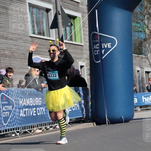 06.04.2025 - 44. Internationalen Wilhelmsburger Insellauf A. Gomolzig http://msf.ph/oto/7572581 06.04.2025 10:43:57 Ziel 4222, 4509, 5063 meine-sportfotos.de