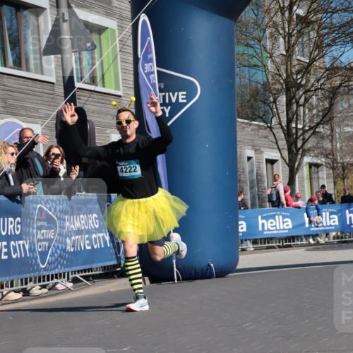 06.04.2025 - 44. Internationalen Wilhelmsburger Insellauf A. Gomolzig http://msf.ph/oto/7572593 06.04.2025 10:43:57 Ziel 4222, 4509, 5063 meine-sportfotos.de