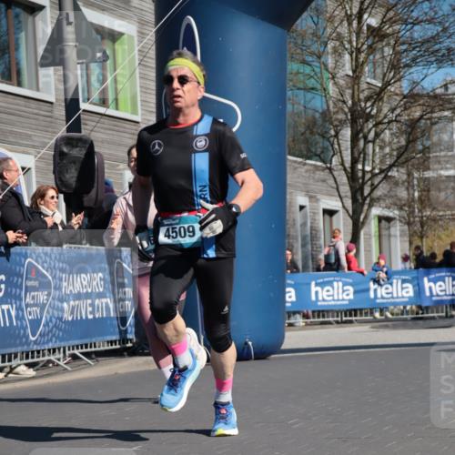 06.04.2025 - 44. Internationalen Wilhelmsburger Insellauf A. Gomolzig http://msf.ph/oto/7572637 06.04.2025 10:43:54 Ziel 3219, 3268, 4144, 4222, 4509, 5063 meine-sportfotos.de