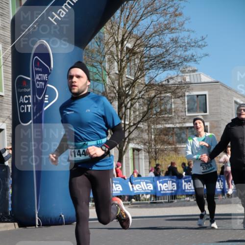 06.04.2025 - 44. Internationalen Wilhelmsburger Insellauf A. Gomolzig http://msf.ph/oto/7572667 06.04.2025 10:43:48 Ziel 3219, 3268, 3380, 4144, 4502, 4509, 5063 meine-sportfotos.de