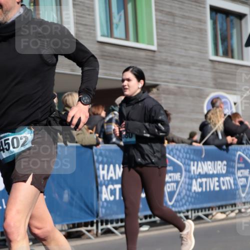 06.04.2025 - 44. Internationalen Wilhelmsburger Insellauf A. Gomolzig http://msf.ph/oto/7572681 06.04.2025 10:43:46 Ziel 3219, 3268, 3380, 4144, 4476, 4502, 4536 meine-sportfotos.de