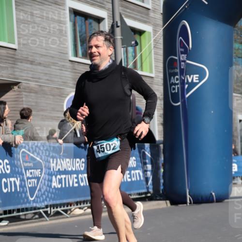06.04.2025 - 44. Internationalen Wilhelmsburger Insellauf A. Gomolzig http://msf.ph/oto/7572703 06.04.2025 10:43:46 Ziel 3219, 3268, 3380, 4144, 4476, 4502, 4536 meine-sportfotos.de