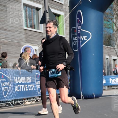 06.04.2025 - 44. Internationalen Wilhelmsburger Insellauf A. Gomolzig http://msf.ph/oto/7572707 06.04.2025 10:43:46 Ziel 3219, 3268, 3380, 4144, 4476, 4502, 4536 meine-sportfotos.de
