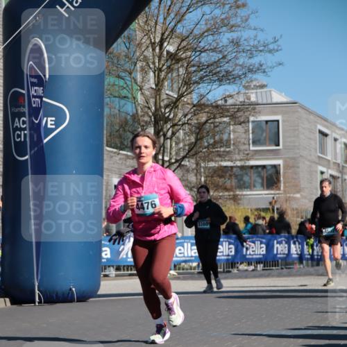 06.04.2025 - 44. Internationalen Wilhelmsburger Insellauf A. Gomolzig http://msf.ph/oto/7572742 06.04.2025 10:43:42 Ziel 3380, 4476, 4502, 4536 meine-sportfotos.de