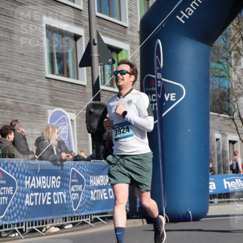 06.04.2025 - 44. Internationalen Wilhelmsburger Insellauf A. Gomolzig http://msf.ph/oto/7572794 06.04.2025 10:43:34 Ziel 3735, 3821, 3924, 4446 meine-sportfotos.de