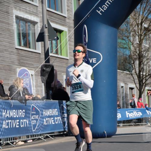 06.04.2025 - 44. Internationalen Wilhelmsburger Insellauf A. Gomolzig http://msf.ph/oto/7572796 06.04.2025 10:43:34 Ziel 3735, 3821, 3924, 4446 meine-sportfotos.de