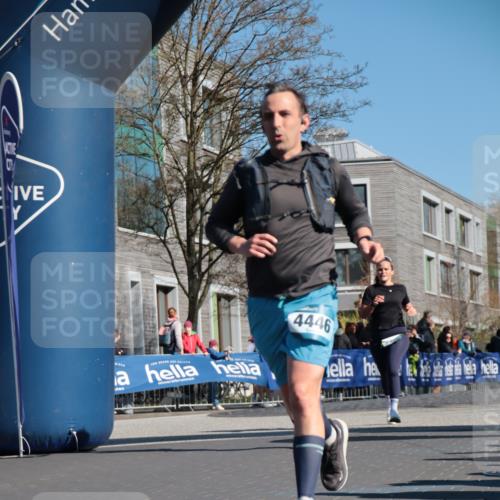06.04.2025 - 44. Internationalen Wilhelmsburger Insellauf A. Gomolzig http://msf.ph/oto/7572828 06.04.2025 10:43:32 Ziel 3735, 3821, 3924, 4395, 4446 meine-sportfotos.de
