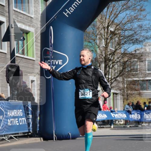 06.04.2025 - 44. Internationalen Wilhelmsburger Insellauf A. Gomolzig http://msf.ph/oto/7572838 06.04.2025 10:43:31 Ziel 3735, 3821, 3924, 4395, 4446 meine-sportfotos.de