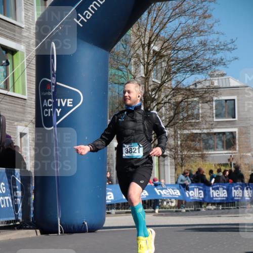 06.04.2025 - 44. Internationalen Wilhelmsburger Insellauf A. Gomolzig http://msf.ph/oto/7572840 06.04.2025 10:43:30 Ziel 3735, 3821, 3827, 3924, 4395, 4446 meine-sportfotos.de