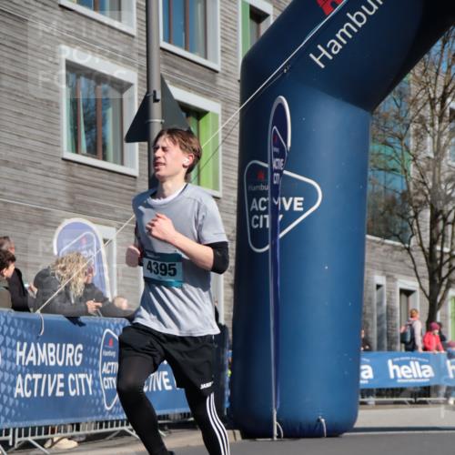 06.04.2025 - 44. Internationalen Wilhelmsburger Insellauf A. Gomolzig http://msf.ph/oto/7572847 06.04.2025 10:43:28 Ziel 3158, 3821, 3827, 4395, 4446 meine-sportfotos.de