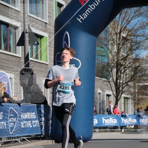 06.04.2025 - 44. Internationalen Wilhelmsburger Insellauf A. Gomolzig http://msf.ph/oto/7572852 06.04.2025 10:43:27 Ziel 3158, 3821, 3827, 4395, 4446 meine-sportfotos.de