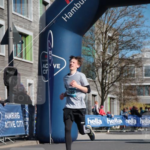 06.04.2025 - 44. Internationalen Wilhelmsburger Insellauf A. Gomolzig http://msf.ph/oto/7572864 06.04.2025 10:43:27 Ziel 3158, 3821, 3827, 4395, 4446 meine-sportfotos.de