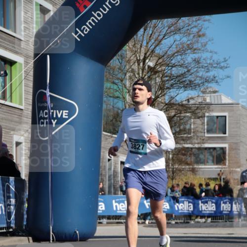 06.04.2025 - 44. Internationalen Wilhelmsburger Insellauf A. Gomolzig http://msf.ph/oto/7572879 06.04.2025 10:43:24 Ziel 3158, 3706, 3717, 3827, 4395, 4614 meine-sportfotos.de