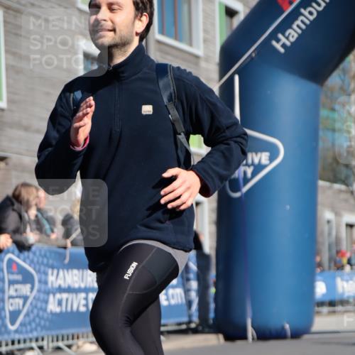 06.04.2025 - 44. Internationalen Wilhelmsburger Insellauf A. Gomolzig http://msf.ph/oto/7572880 06.04.2025 10:43:23 Ziel 3158, 3706, 3717, 3827, 4395, 4614 meine-sportfotos.de