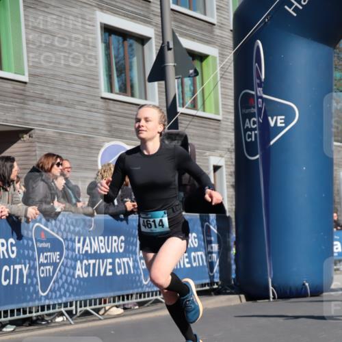 06.04.2025 - 44. Internationalen Wilhelmsburger Insellauf A. Gomolzig http://msf.ph/oto/7572928 06.04.2025 10:43:19 Ziel 3158, 3706, 3717, 3827, 4614 meine-sportfotos.de