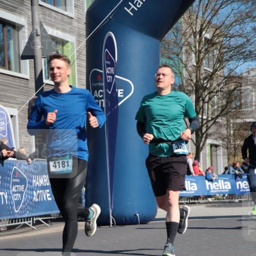 06.04.2025 - 44. Internationalen Wilhelmsburger Insellauf A. Gomolzig http://msf.ph/oto/7573027 06.04.2025 10:43:06 Ziel 3281, 3307, 3466, 3484, 3512, 3532, 3743, 3927, 4181, 4613 meine-sportfotos.de