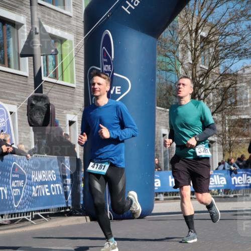 06.04.2025 - 44. Internationalen Wilhelmsburger Insellauf A. Gomolzig http://msf.ph/oto/7573038 06.04.2025 10:43:06 Ziel 3281, 3307, 3466, 3484, 3512, 3532, 3743, 3927, 4181, 4613 meine-sportfotos.de